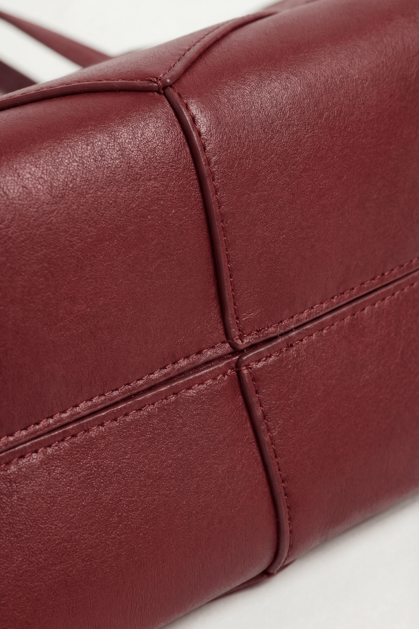 LÍNEA Rosso Montjuïc matte leather micro bag by GREBELLA, Barcelona — view 5