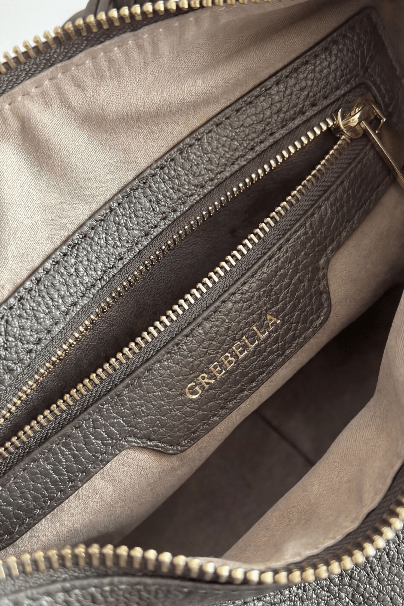 VESPER Ceniza Born grained calfskin shoulder bag by GREBELLA, Barcelona — view 8