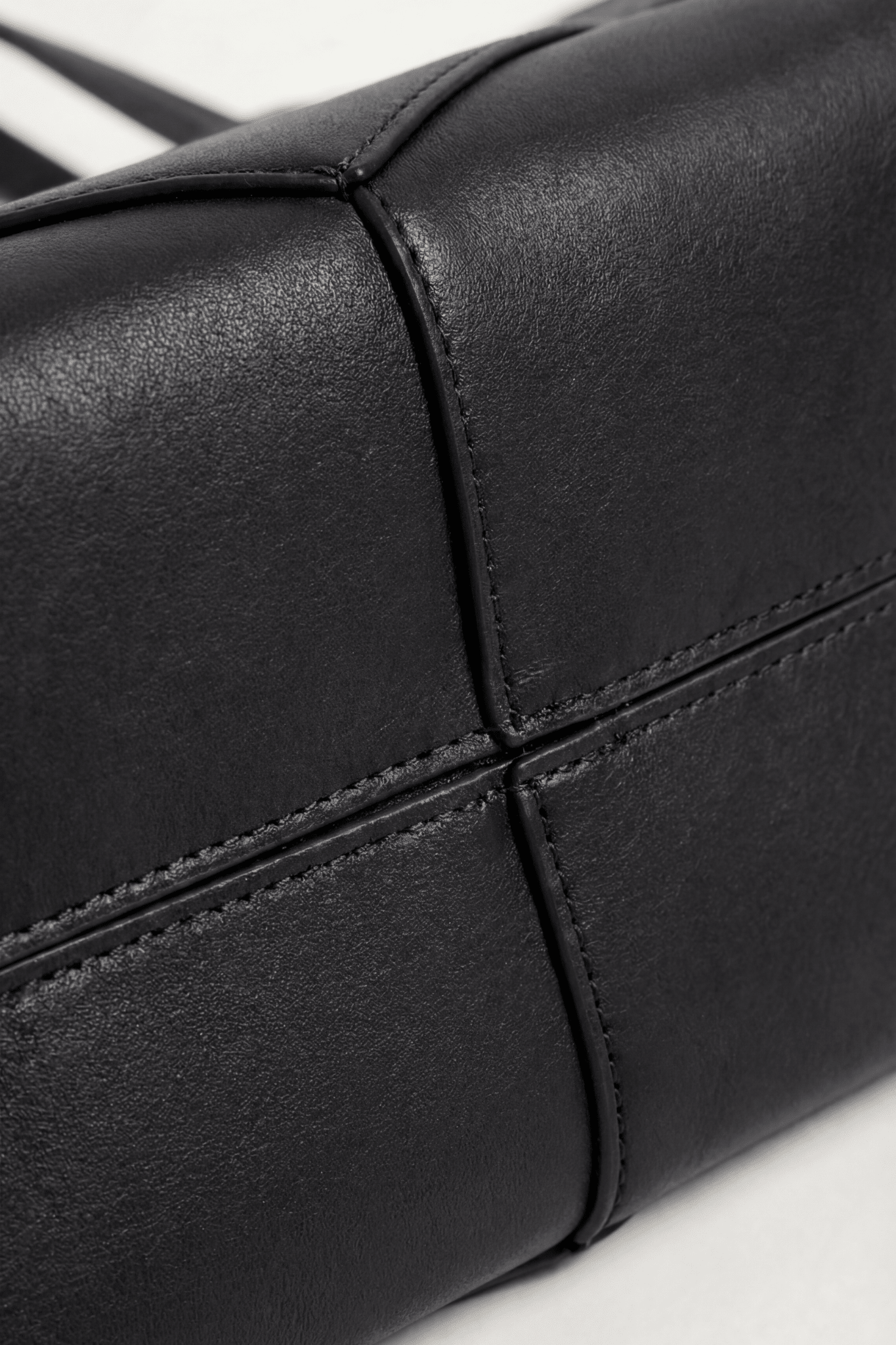 LÍNEA Gòtic Noir matte leather micro bag by GREBELLA, Barcelona — view 5